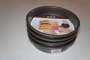 lot 528 image: 4 Goodcook 9 Round Cake Pans