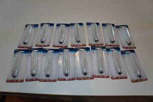 lot 524 image: 16 40W Light Bulbs
