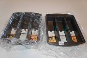 lot 538 image: 2 Chicago Metallic Lasagna Trio Pans
