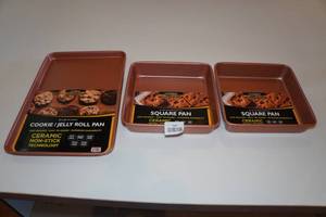 lot 543 image: 3 Cookie Pans
