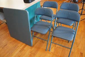 lot 460 image: Folding Chair and Card Table Set