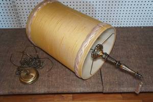 lot 560 image: Vintage Pendant Hanging Lamp