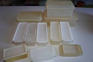 lot 569 image: Vintage Tupperware