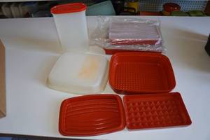 lot 570 image: Vintage Tupperware