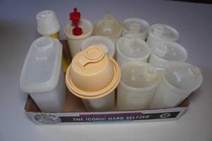 lot 581 image: Vintage Tupperware