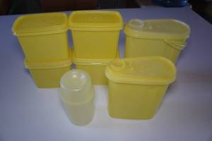 lot 583 image: Vintage Tupperware