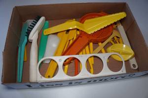 lot 584 image: Vintage Tupperware Utensils