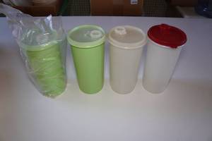 lot 573 image: Vintage Tupperware
