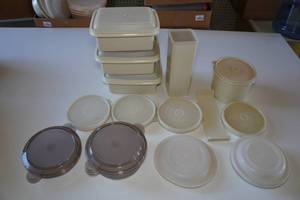lot 586 image: Vintage Tupperware