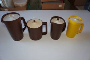 lot 589 image: Vintage Tupperware Pitchers