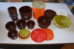 lot 597 image: Vintage Tupperware
