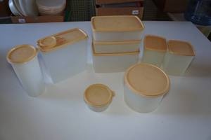 lot 594 image: Vintage Tupperware
