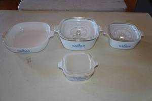 lot 636 image: Vintage Corningware Dishes