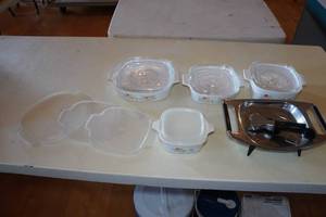 lot 637 image: Vintage Corningware Dishes