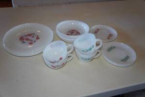 lot 644 image: Fire King Ware Dishes