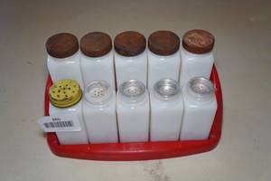 lot 660 image: Spice Rack Set
