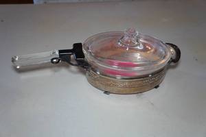 lot 661 image: Vintage Pyrex Dish