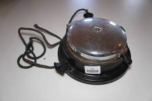 lot 683 image: Antique Electric Waffle Maker