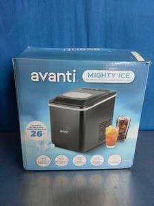 lot 29 image: Avanti Mighty Ice Countertop Bullet Ice Maker