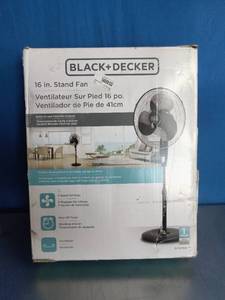 lot 32 image: BLACKDECKER 16-inch Stand Fan