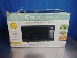 lot 37 image: West Bend 0.9 cu. ft. Microwave Oven