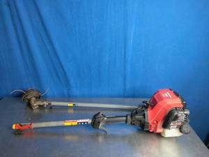 lot 45 image: Troy-Bilt 17cc 17 in. Gas 4-Cycle Straight Shaft String Trimmer