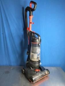 lot 49 image: Dirt Devil Upright Vacuum Multi-Surface Rewind Bagless