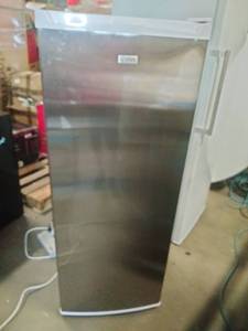 Commercial Cool - Upright Freezer, Stand Up Freezer 6 Cu Ft with Reversible Door