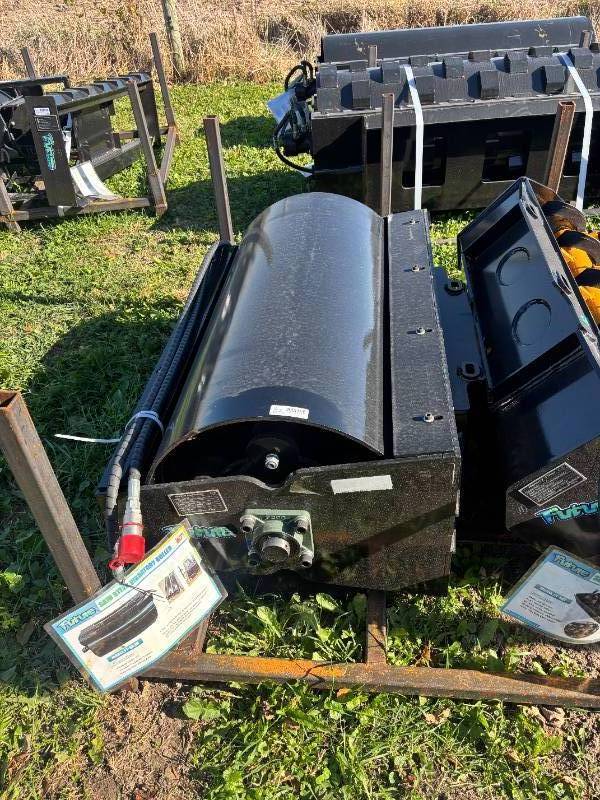 lot 5510 image: FUTURE Mini Skid Steer Vibratory Roller (FT-VR39)