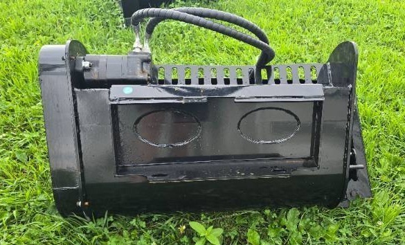 lot 5944 image: FUTURE Mini Skid Steer Mixing Bucket, 32 Inch (FT-JBD)