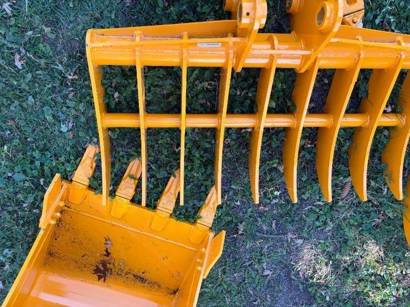 lot 6204 image: FUTURE 44 CAT 305 Dense-Teeth Rake
