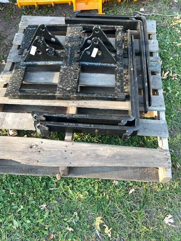 lot 6470 image: FUTURE Mini Excavator Forks