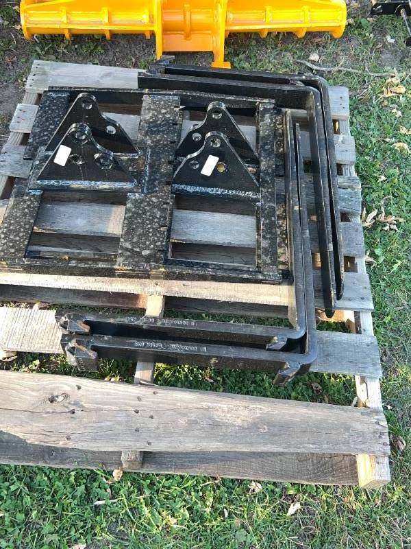 lot 6670 image: FUTURE Mini Excavator Forks