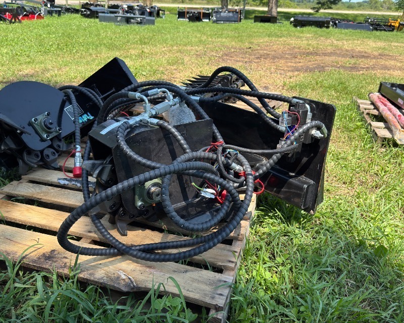 lot 5034 image: FUTURE Mini Skid Stump Grinder (FT C-SZYMJ)