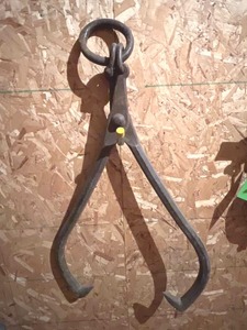 lot 11253 image: Forged Iron Ice Block Tongs 