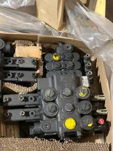 lot 10289 image: Hyrdaulic Valve Bank