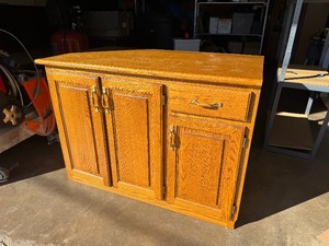 lot 10 image: Large Cabinet
