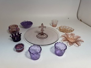 lot 18 image: Lot of PurplePink Glass Items