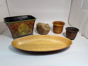 lot 26 image: Lot of Containers