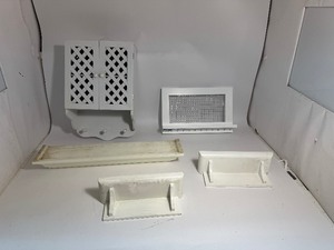 lot 33 image: Wall DecorShelfs