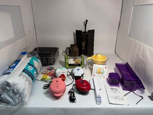 lot 37 image: Lot of Miscellaneous Housewares