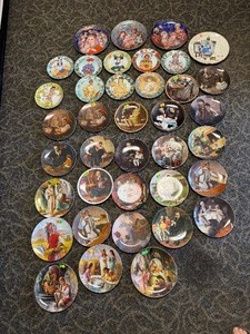 lot 44 image: HUGE Lot of Plates & Edwin Knowles Hibel Christmas Plates
