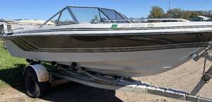 lot 7 image: 1987 Crestliner Nordic 16 Runabout with Mercruiser 3.0L and roller trailer.  Boat was just in lake 2 weeks ago.  Selling as is.