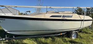 1990 MacGregor 26' Sailboat with 1987 Honda 100hp 4 stroke and trailer.  Has been sitting for 2 years.  Was in working condition upon storage.