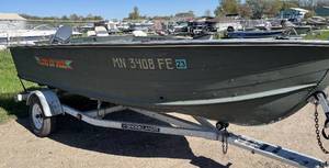 lot 23 image: 1987 Sylvan 165 16  tiller with Yamaha 40hp 2 Stroke and Shorelander roller trailer.