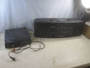 lot 4 image: (EW3) JVC Boom Box - Does Not Power...