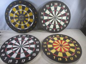 lot 11 image: (D-3) 4 Vintage 18 Dart Boards 3 a...