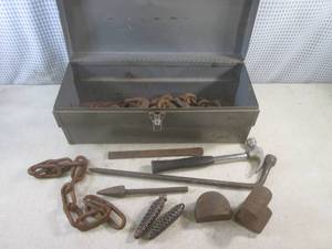 lot 52 image: (EC1) 19 Metal Tool Box with Log C...