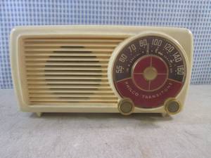 lot 60 image: (BSB) Vintage Philco Transitone Tub...