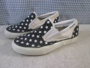 lot 77 image: (BSB) Pair of Converse All Star Sli...